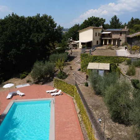 House In The Woods, Pool And Relax In Umbria Gospodarstwo wiejskie *