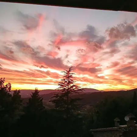 Gospodarstwo wiejskie House In The Woods, Pool And Relax In Umbria Valfabbrica